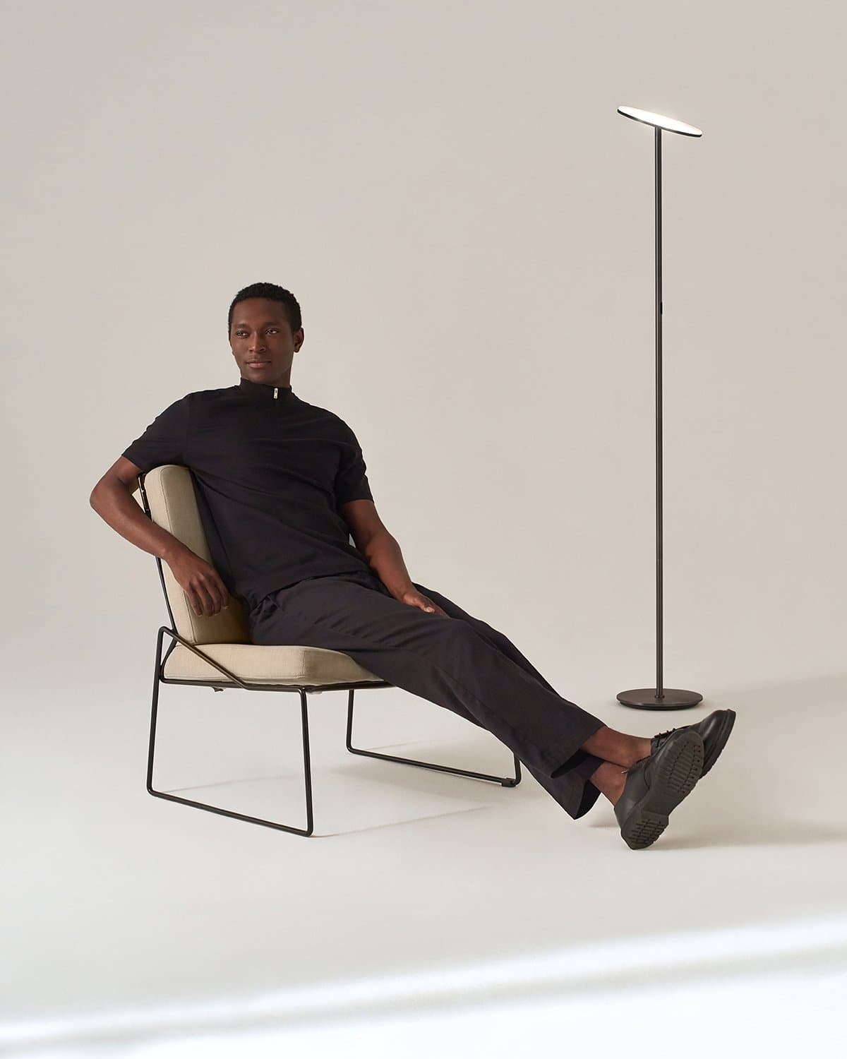 Stehleuchte LED Modern Dimmbar Schlankes Design Schwarz Standlampe | Restfield