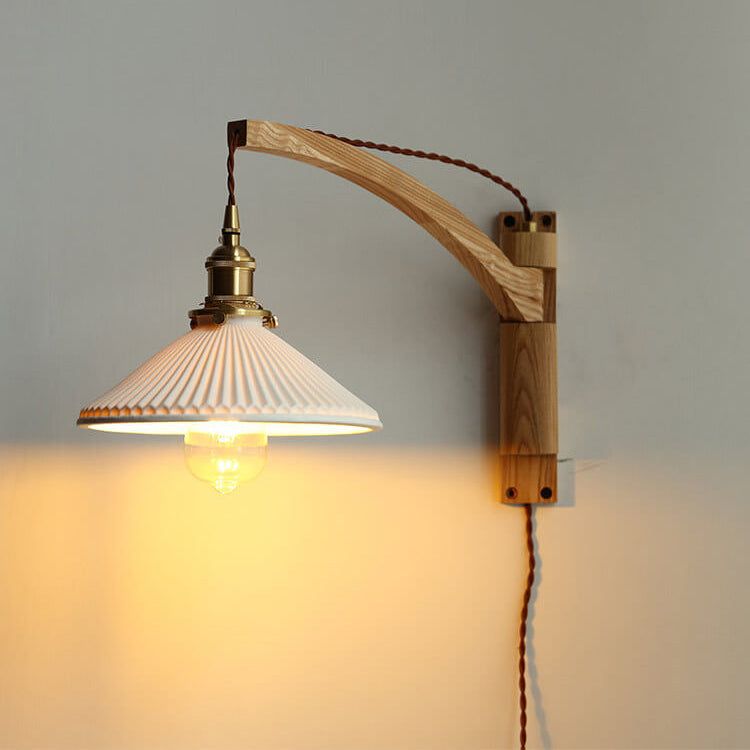 Applique murale extensible avec verre strié et bras en bois pour salon, chambre, entrée et coin lecture, éclairage d’ambiance | Sansoti