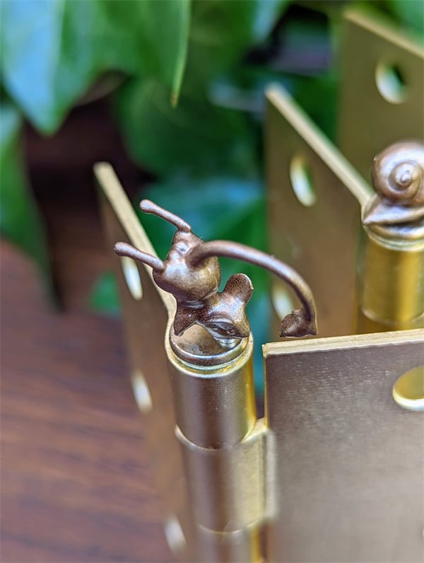 Decoratieve Scharnierkopjes met Vintage Charme – Magnetisch – Eenvoudige Installatie – Bronzen Afwerking – Deurhengsel Decoratie | Sansoti