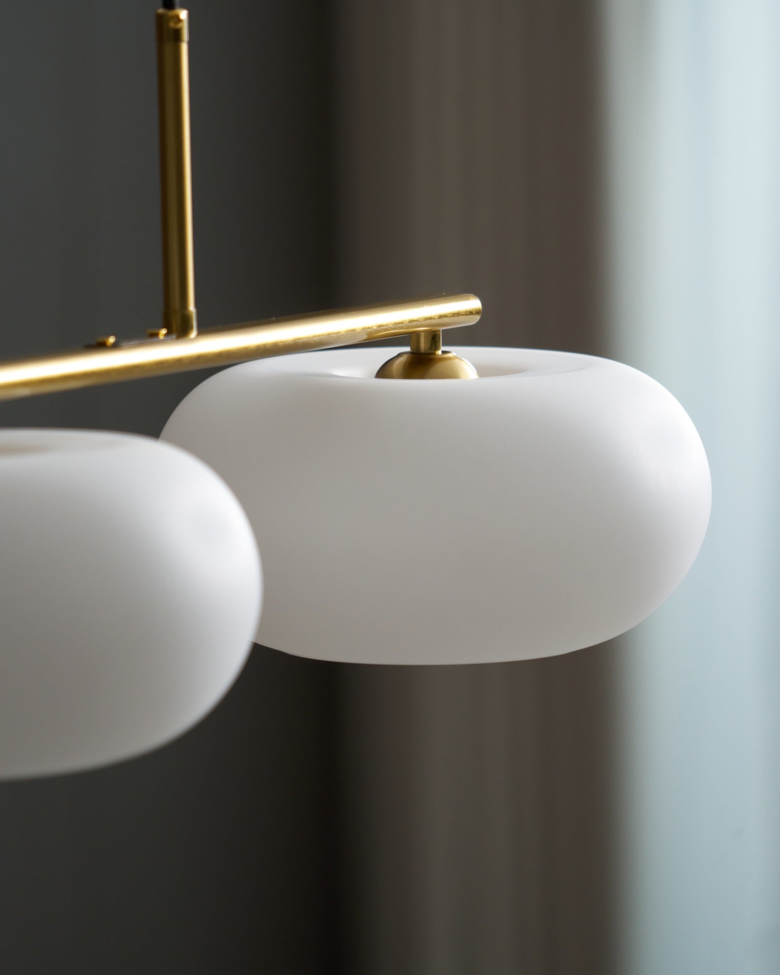 Design Hanglamp met 3 Globe Kapjes - Stijlvolle Eetkamerverlichting voor Tafel en Kookeiland - Verstelbaar 150 cm - Nikkel of Goud - E26/E27 | Sansoti