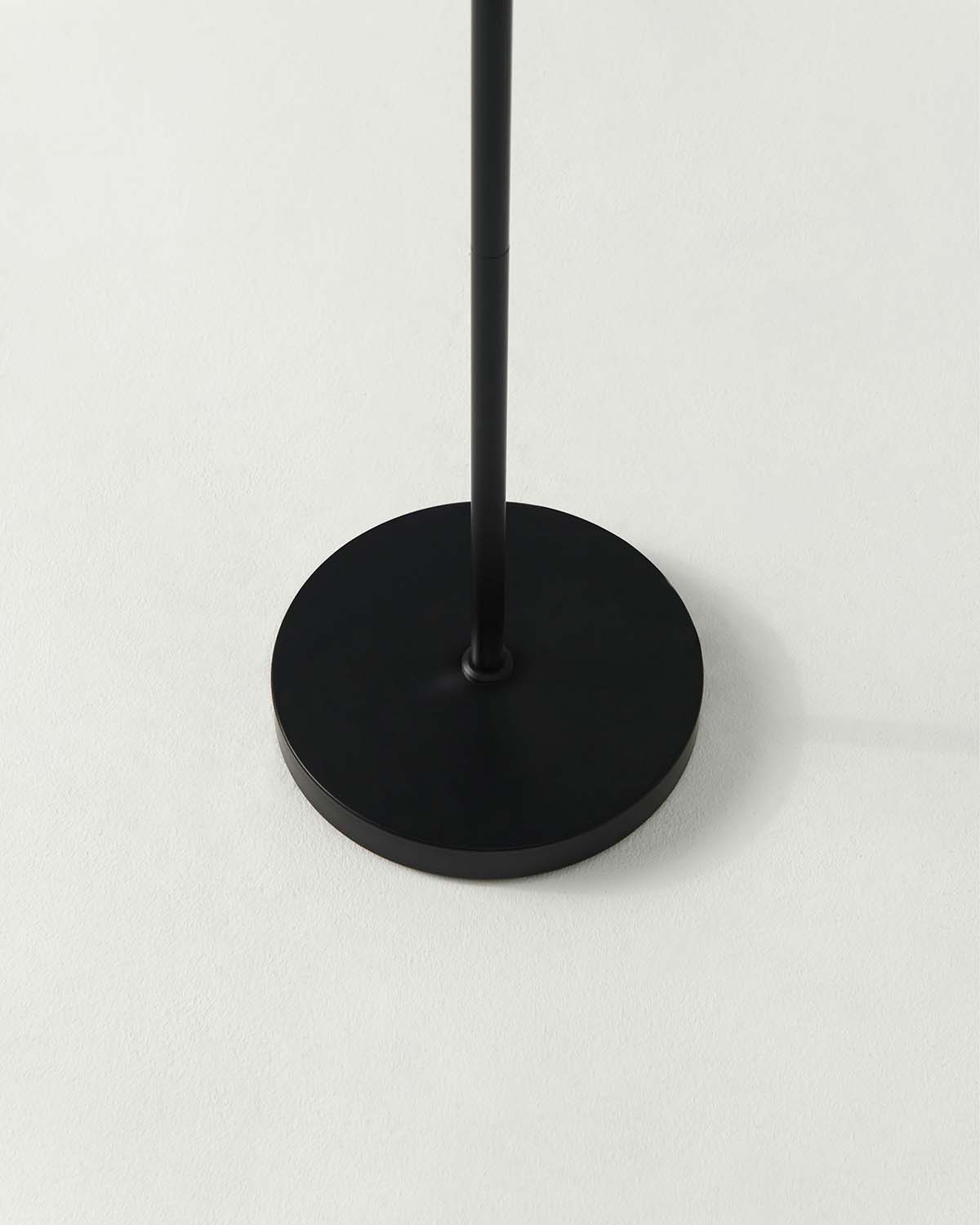 Lampadaire design asymétrique LED noir or 173cm lampe sur pied salon moderne