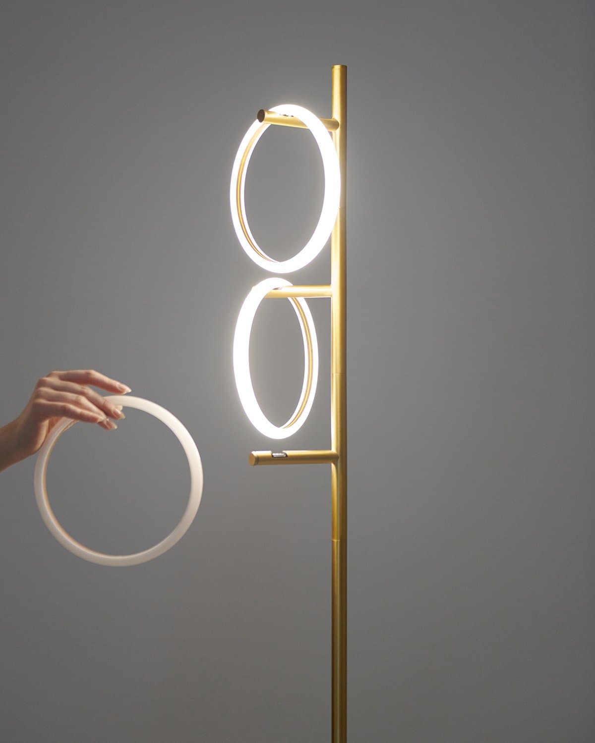 Stehleuchte Ring LED Dimmbar Gold Metall 3 Lichtkreise Modern | Restfield