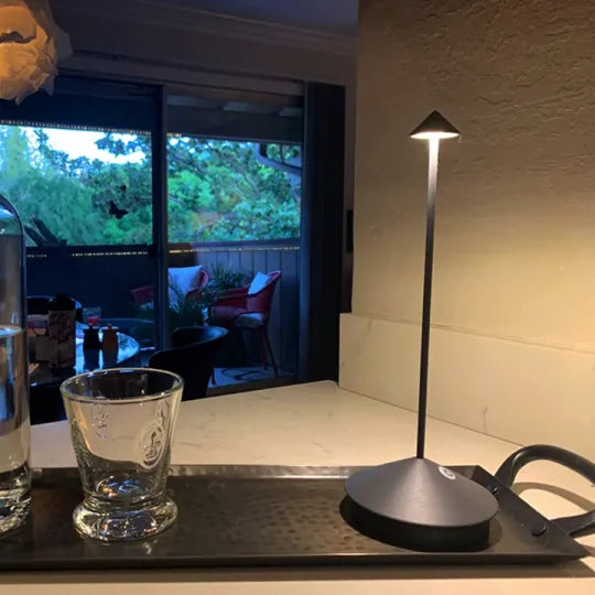 Lampe de Table LED Sans Fil Rechargeable et Dimmable pour Intérieur et Extérieur – Lampe Design Moderne en Aluminium | Restfield