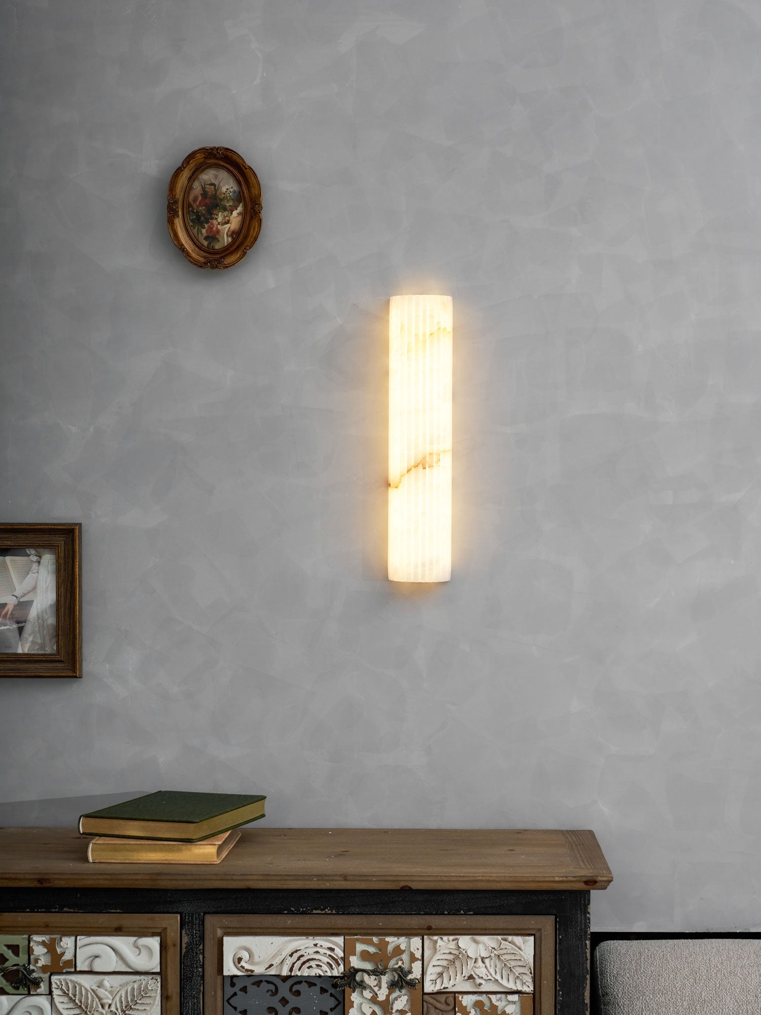 Alabaster Wandlamp Natuursteen – Geribbeld Design – Warm Licht – Scandinavische Stijl | Sansoti