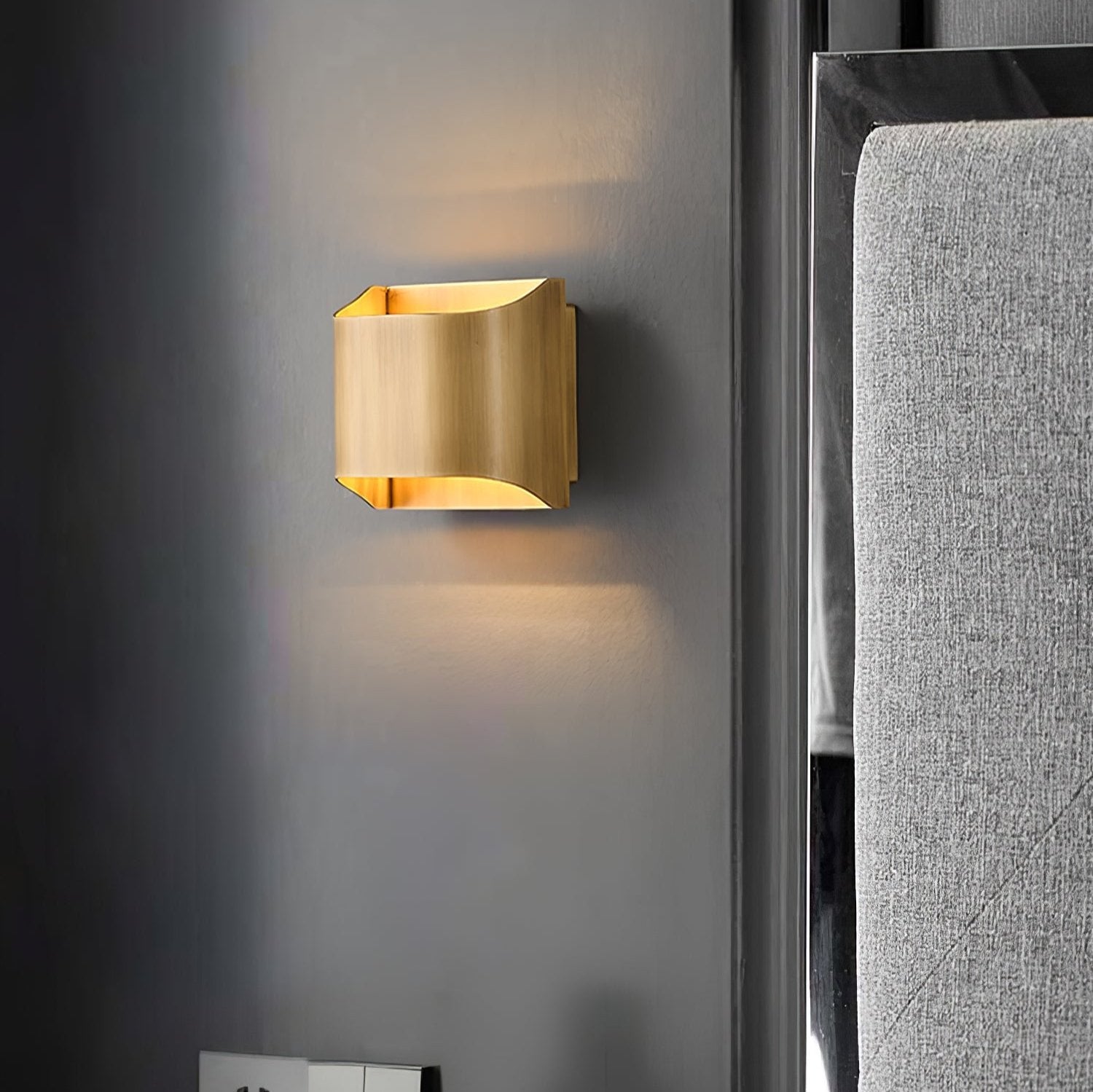 Messing Wandlamp Bolvorm met E14/G9 Fitting – Handgemaakte Retro Wandverlichting met Olielak Afwerking | Sansoti
