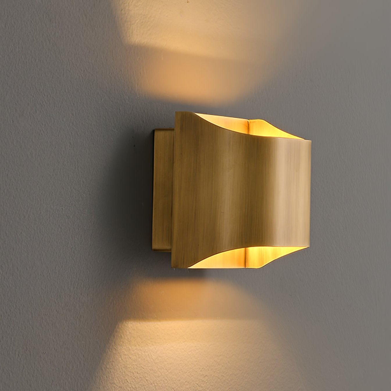Messing Wandlamp Bolvorm met E14/G9 Fitting – Handgemaakte Retro Wandverlichting met Olielak Afwerking | Sansoti