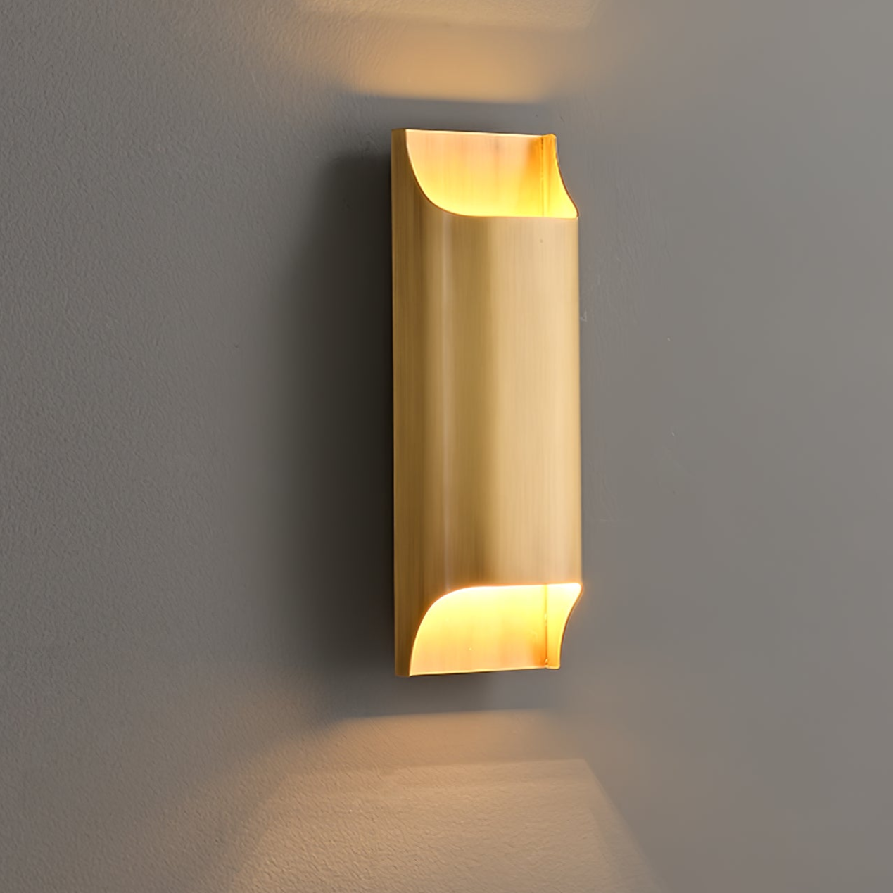 Messing Wandlamp Bolvorm met E14/G9 Fitting – Handgemaakte Retro Wandverlichting met Olielak Afwerking | Sansoti