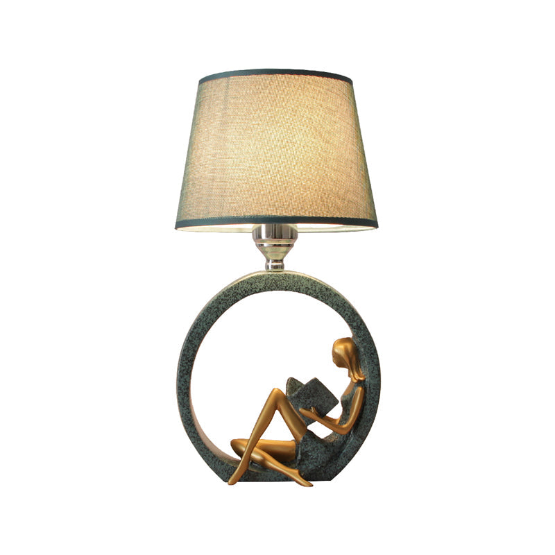 Leeslamp met Sculptuur Lezend Meisje – Tafellamp Hars & Stof Blauw – Sfeerverlichting Slaapkamer Bureau Leeshoek | Sansoti