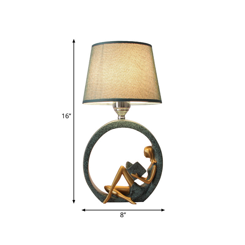 Leeslamp met Sculptuur Lezend Meisje – Tafellamp Hars & Stof Blauw – Sfeerverlichting Slaapkamer Bureau Leeshoek | Sansoti