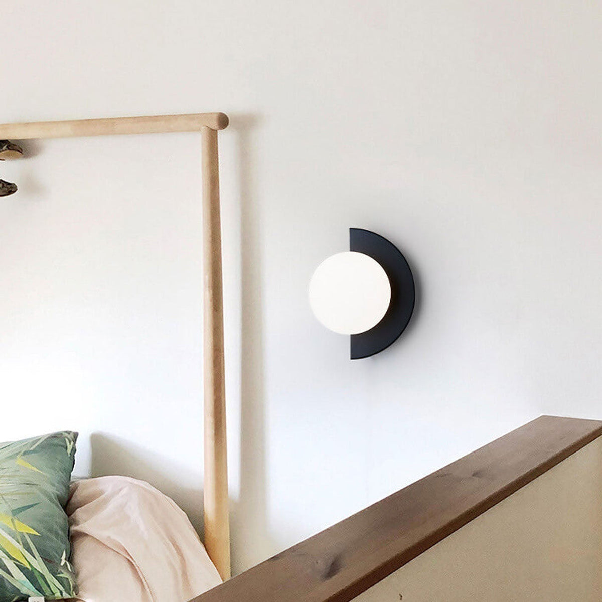 Halbkreisförmige Wandleuchte mit farbiger Kugel, modernes Design, dekorative Beleuchtung für Wohnzimmer, Schlafzimmer und Flur | Sansoti