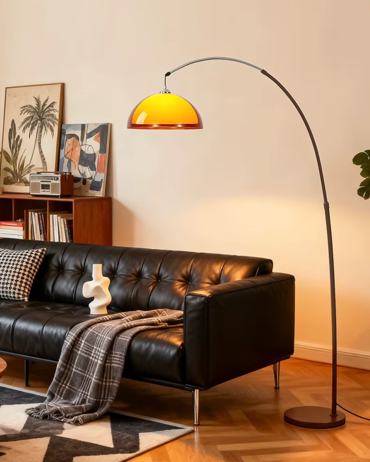 Bogen-Stehlampe aus Metall mit verstellbarem Arm, bernsteinfarbenem Kuppelschirm, Leselampe, Wohnzimmer, Walnuss, Mid-Century Modern | Sansoti