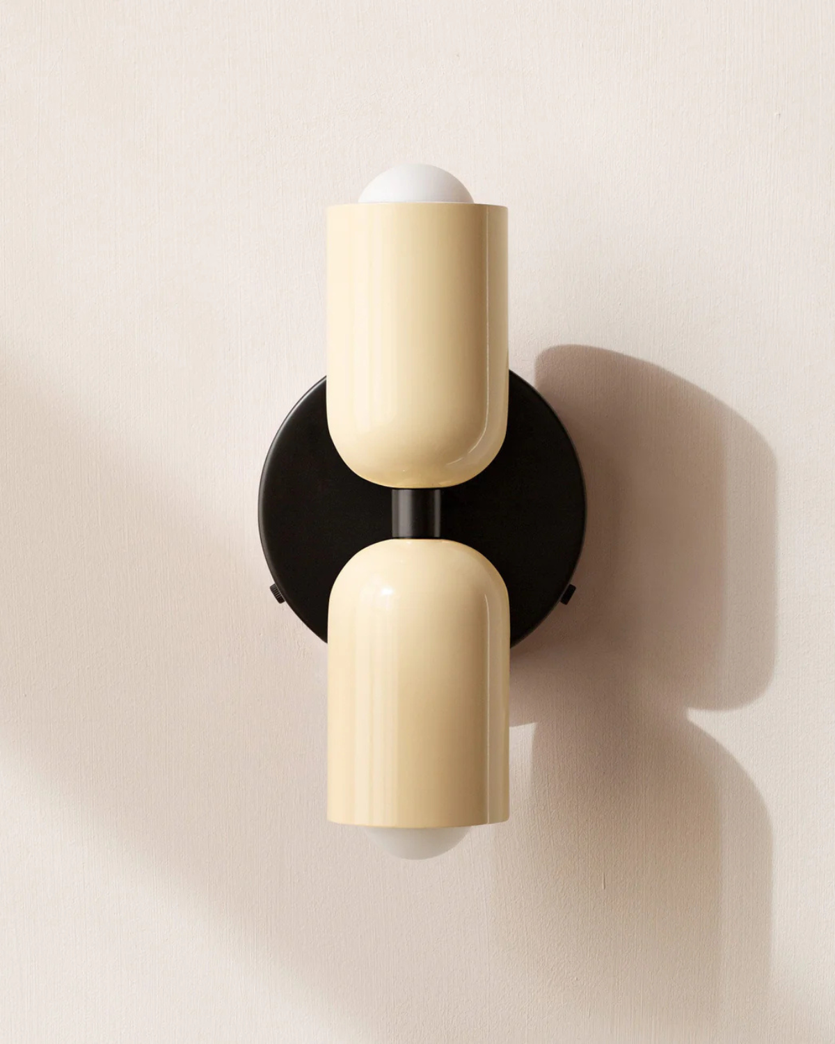 Wandlamp Dubbele Ronde Kap Zwart Frame Warm Sfeerlicht Slaapkamer Woonkamer Gang Minimalistische Wandverlichting Modern Japandi Scandinavisch Interieur | Sansoti