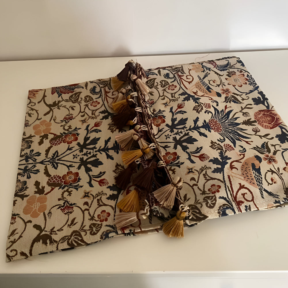 Vintage Jacquard Tafelloper met Vogel & Bloemmotief – Landelijke Elegantie met Kwastjes | Sansoti