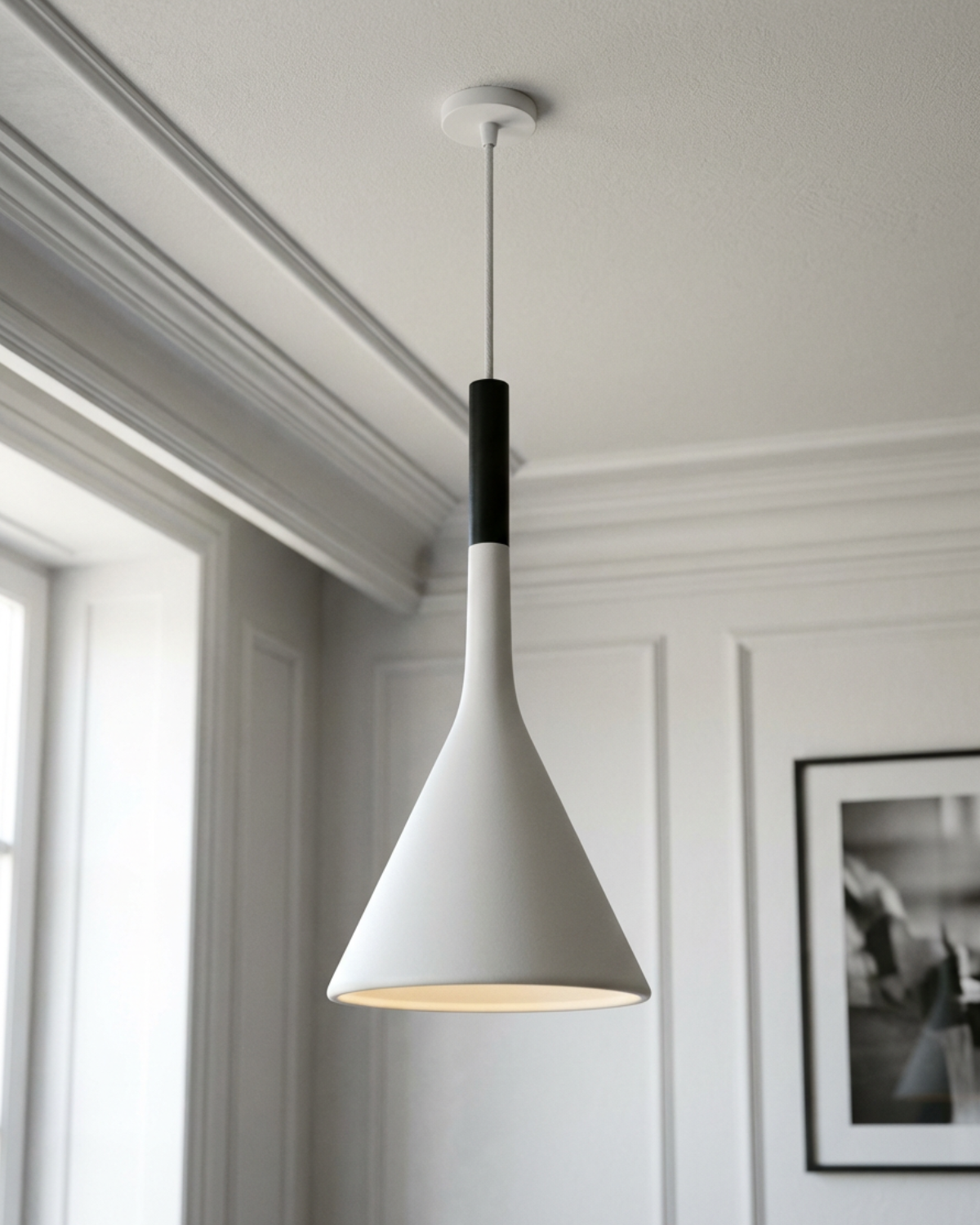 Conische Hanglamp met Gericht Licht – Strak Design voor Tafel- en Accentverlichting | Sansoti