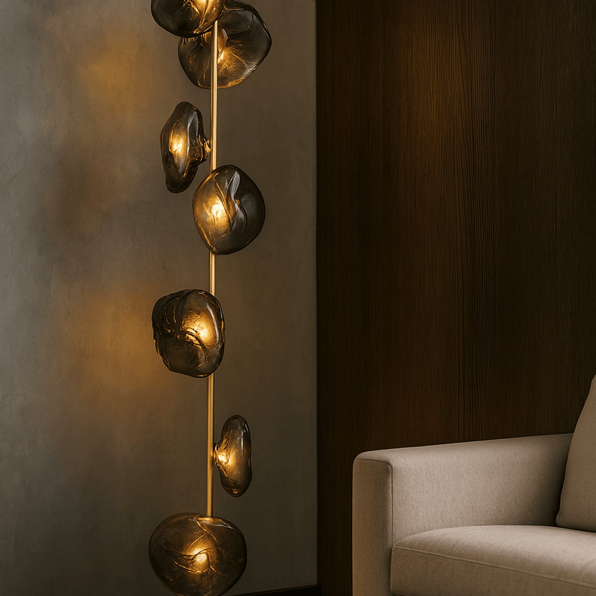 Skulpturale Stehleuchte mit Glasschirmen, Metallgestell, modernes Wohnzimmer, Schlafzimmer, stimmungsvolle Beleuchtung, Design | Sansoti