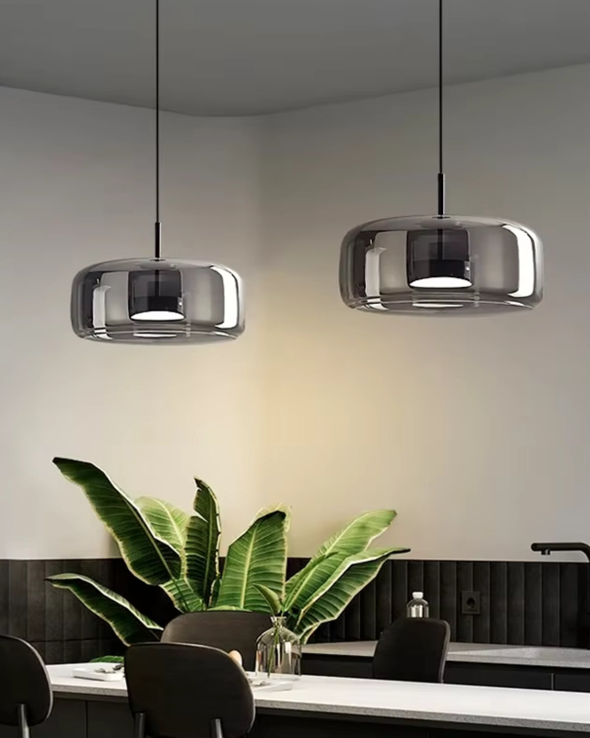 Hanglamp Rookglas met LED Verlichting Goud Zwart Amber Dimbaar Eetkamer | Scandinavische Glazen Plafondlamp Metalen Finish Keukeneiland Moderne Verlichting Woonkamer Design | Sansoti