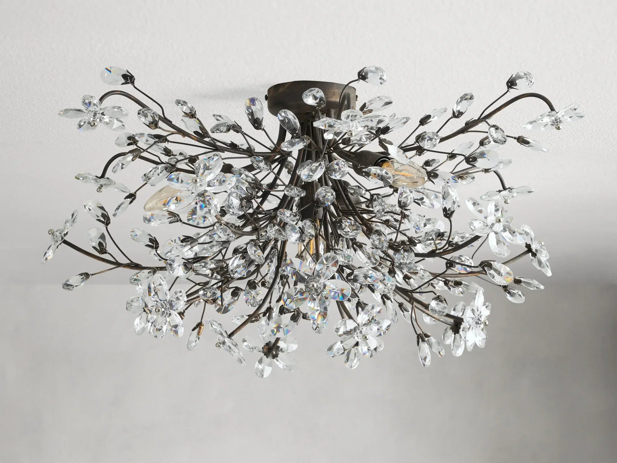 Kryształowa lampa sufitowa Ø70 cm, żelazna, ręcznie wykończona, kwiatowy design, cztery punkty świetlne, elegancka, wenecka, do salonu | Sansoti