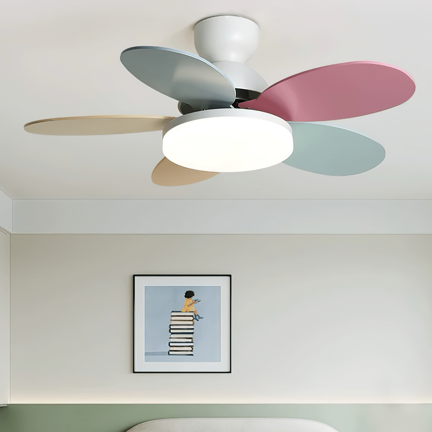 Liora Plafondventilator met Verlichting en Gekleurde Glazen Bladeren voor Kinderkamer – Moderne Ceiling Fan met LED en Afstandsbediening – Verstelbare Snelheid Plafondventilator met Licht in Meerdere Kleurvarianten | Sansoti