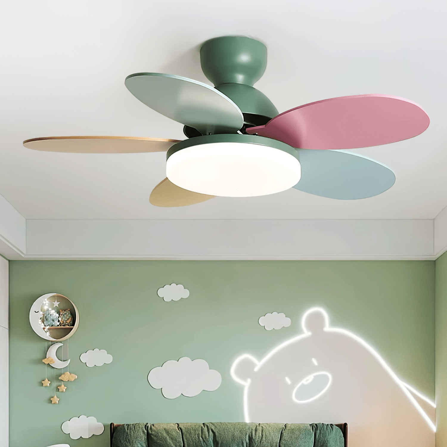 Liora Plafondventilator met Verlichting en Gekleurde Glazen Bladeren voor Kinderkamer – Moderne Ceiling Fan met LED en Afstandsbediening – Verstelbare Snelheid Plafondventilator met Licht in Meerdere Kleurvarianten | Sansoti