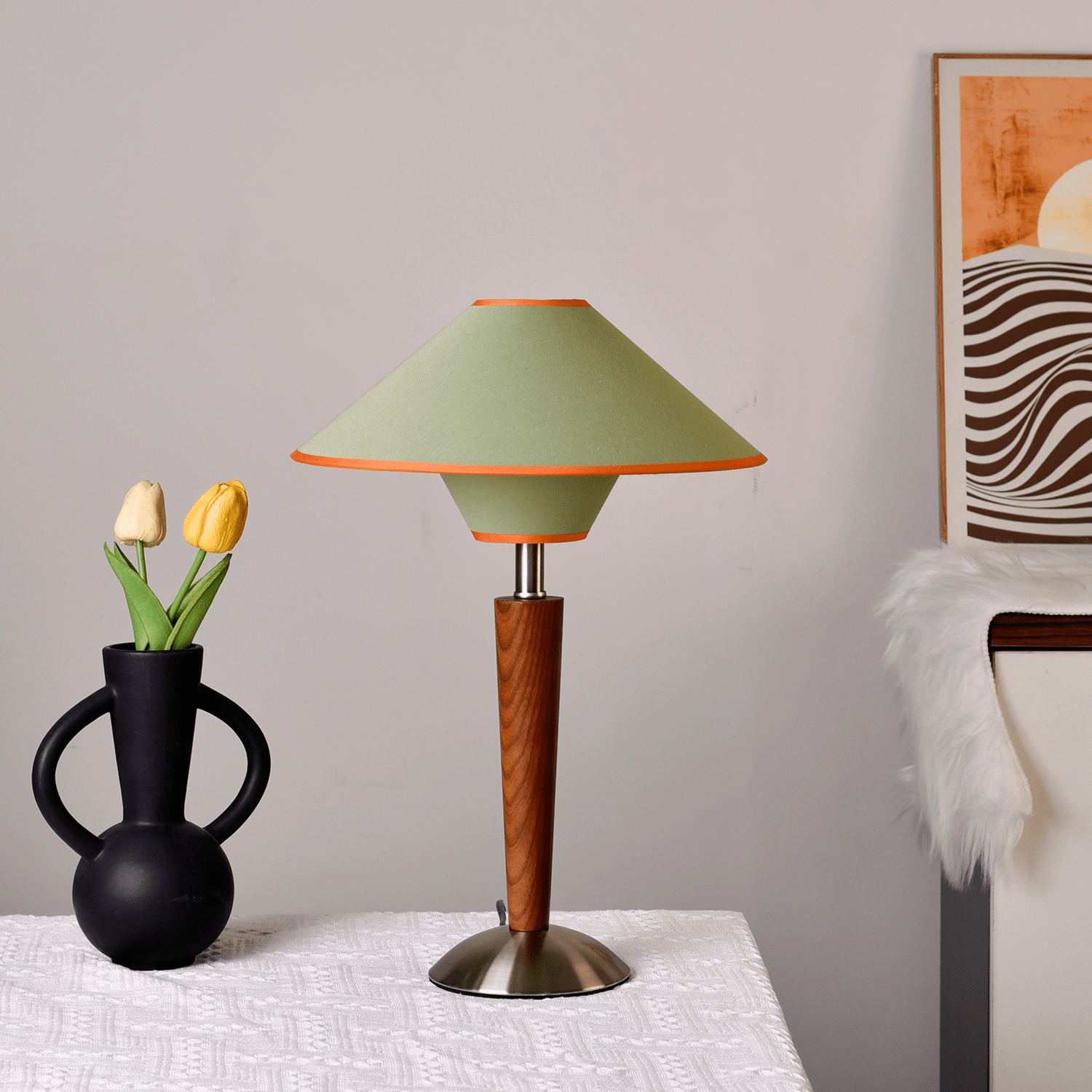 Houten Tafellamp met Stoffen Kap – Walnoot of Nikkel – Warm Modern Design – E26/E27 – Plug-in met Schakelaar | Sansoti