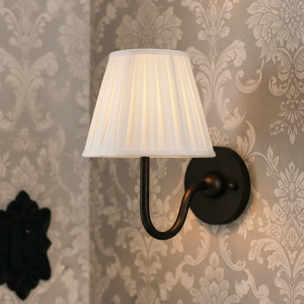 Wandlamp met Plissé Kap – Klassieke Wandverlichting Metaal & Linnen Landelijk Slaapkamer Hal Leeshoek Huis Interieur | Sansoti