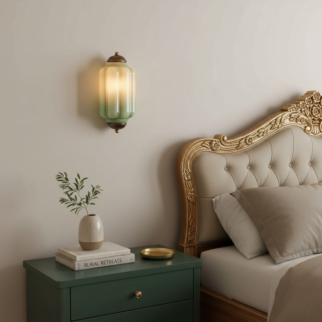 Vintage Wandlamp met Melkglazen Kap en Antieke Afwerking voor Sfeervolle Verlichting | Sansoti