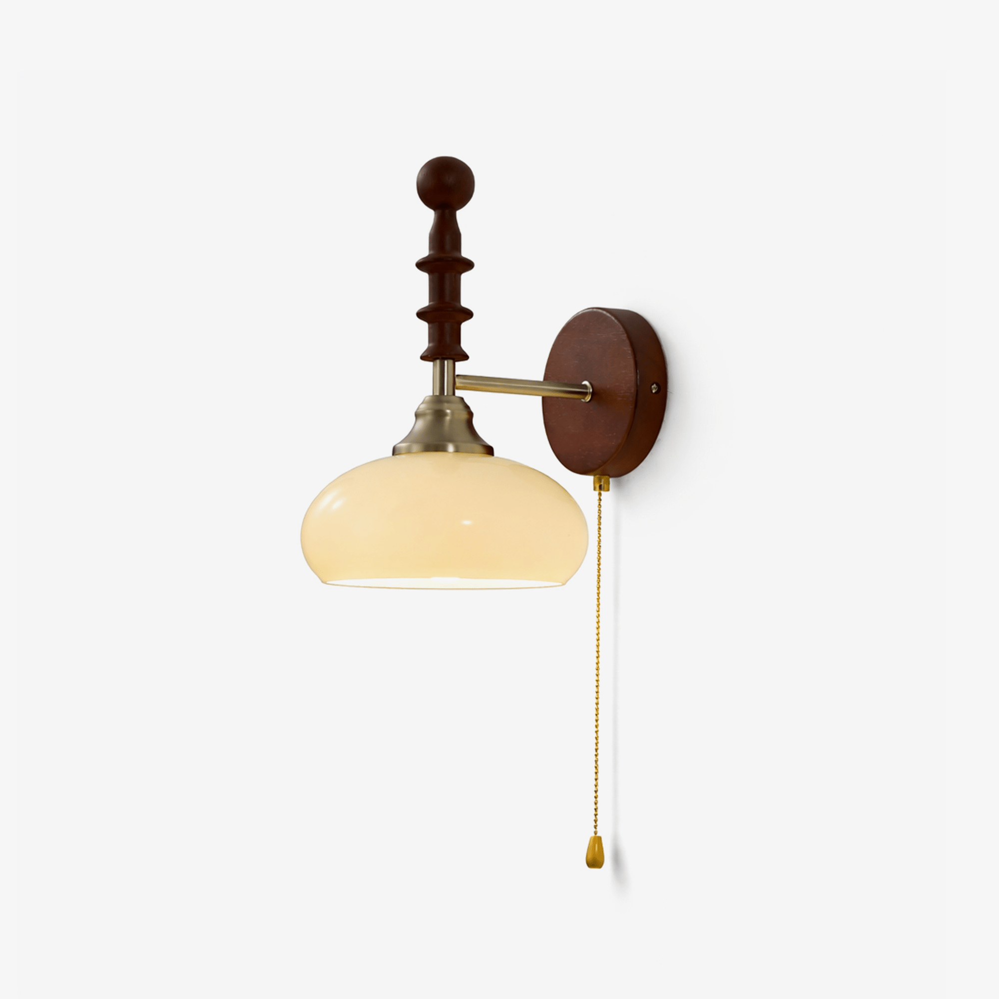 Vintage Wandleuchte mit Zugschalter, Wandplatte aus Walnussholz und Opalglasschirm | Restfield