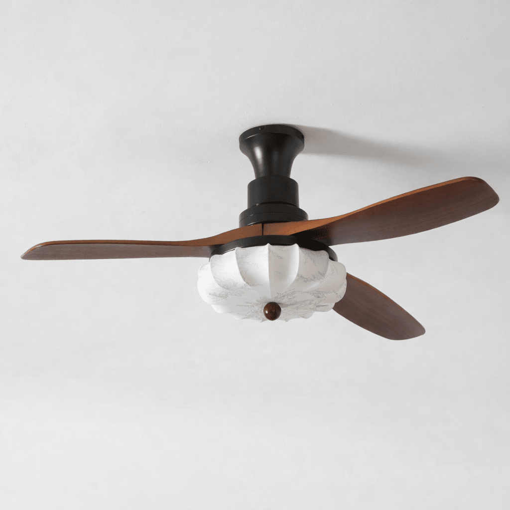 Plafondventilator met Verlichting – DC-Motor – Lotus-Dessin Katoenen Kap – Walnoothouten Bladen – Regelbaar & Omkeerbaar | Sansoti