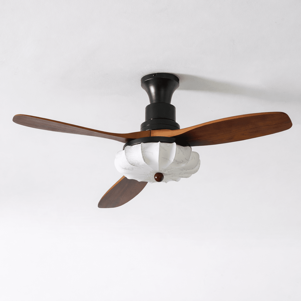 Plafondventilator met Verlichting – DC-Motor – Lotus-Dessin Katoenen Kap – Walnoothouten Bladen – Regelbaar & Omkeerbaar | Sansoti