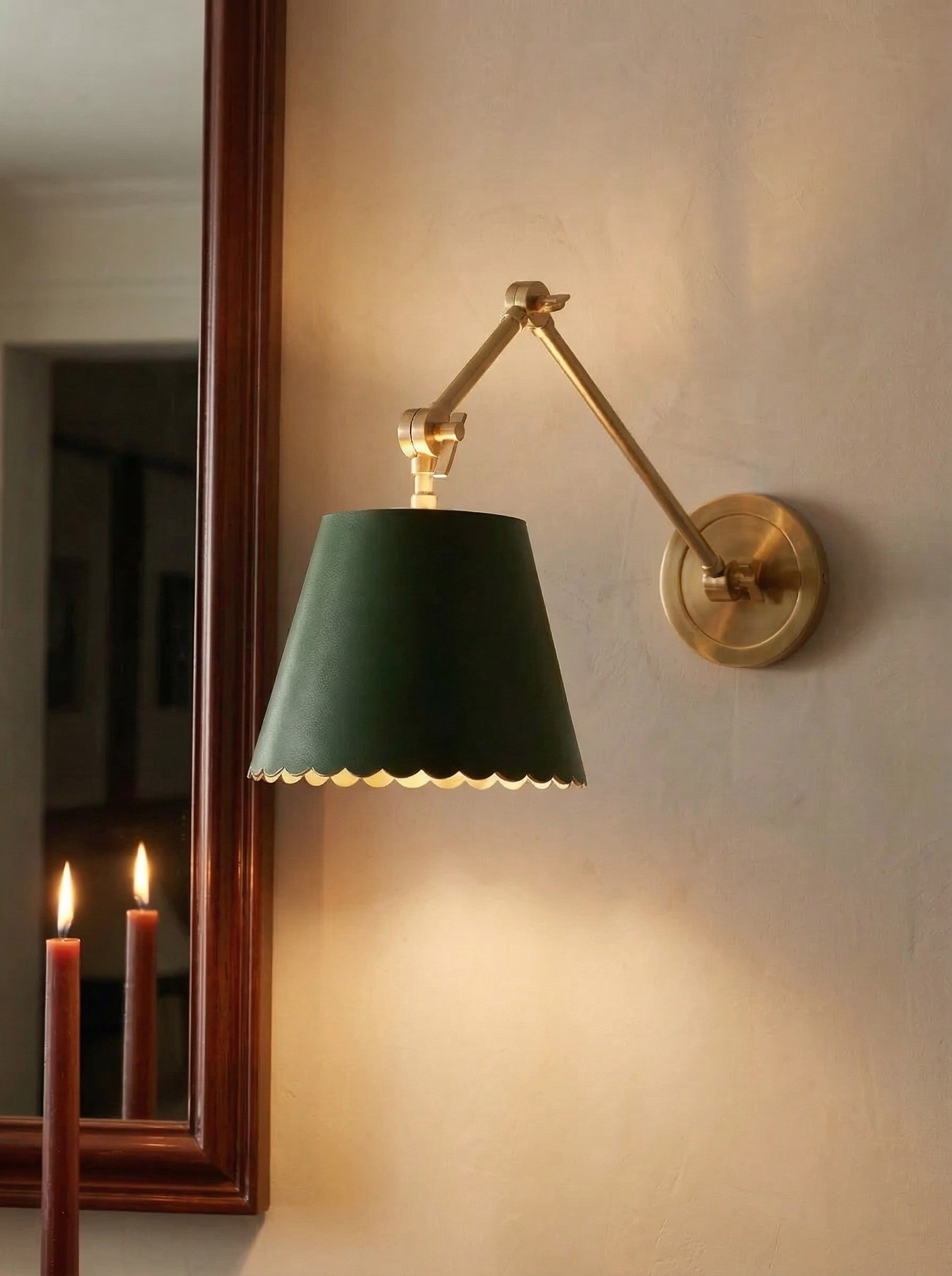 Wandlamp met Scalloped Shade – Modern Rustieke Verlichting voor Slaapkamer en Woonruimtes | Sansoti