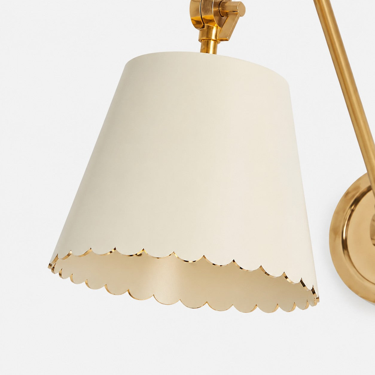 Wandlamp met Scalloped Shade – Modern Rustieke Verlichting voor Slaapkamer en Woonruimtes | Sansoti