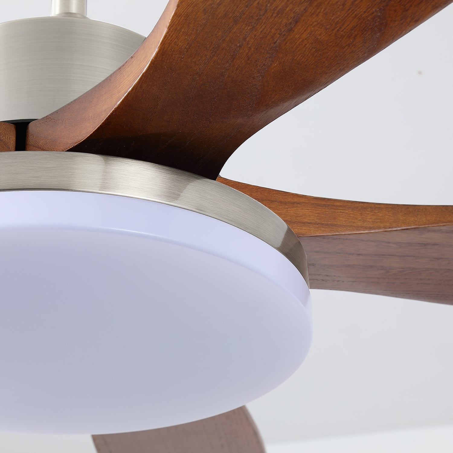 Moderne plafondventilator met verlichting – houtlook design voor ultiem comfort | Sansoti