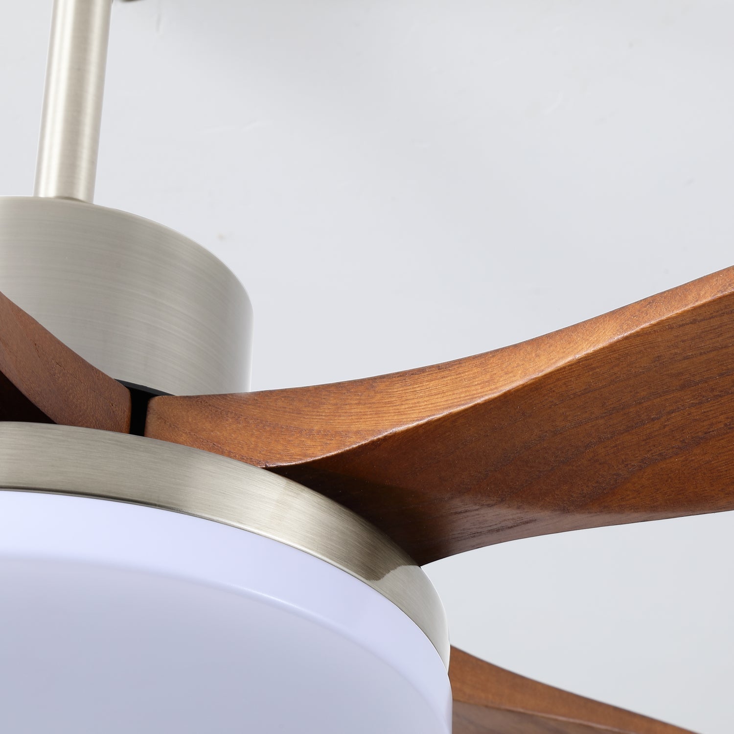 Moderne plafondventilator met verlichting – houtlook design voor ultiem comfort | Sansoti