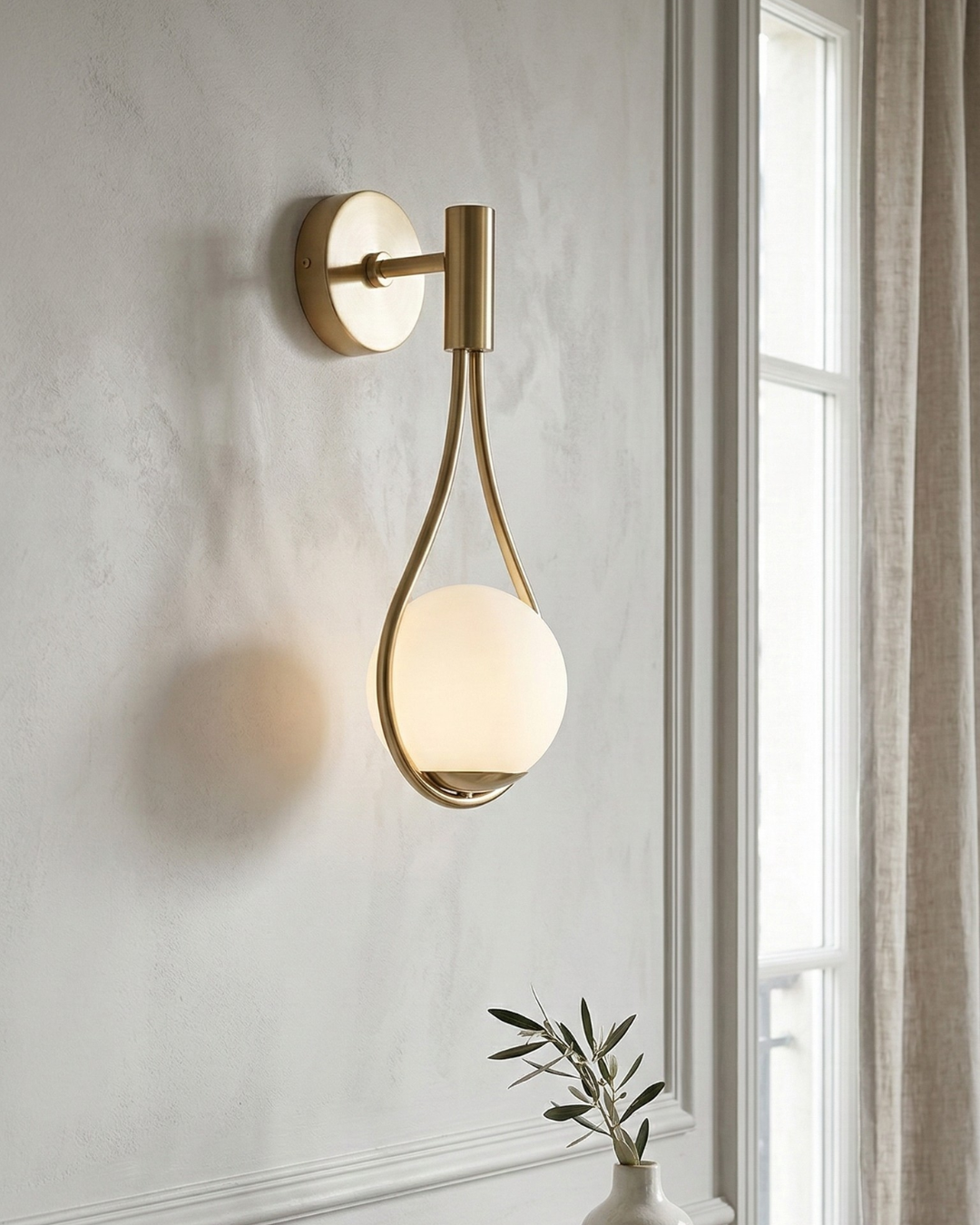 Nordische Wandlamp met Glazen Bol — Minimalistische Verlichting voor Scandinavische Interieurs | Sansoti