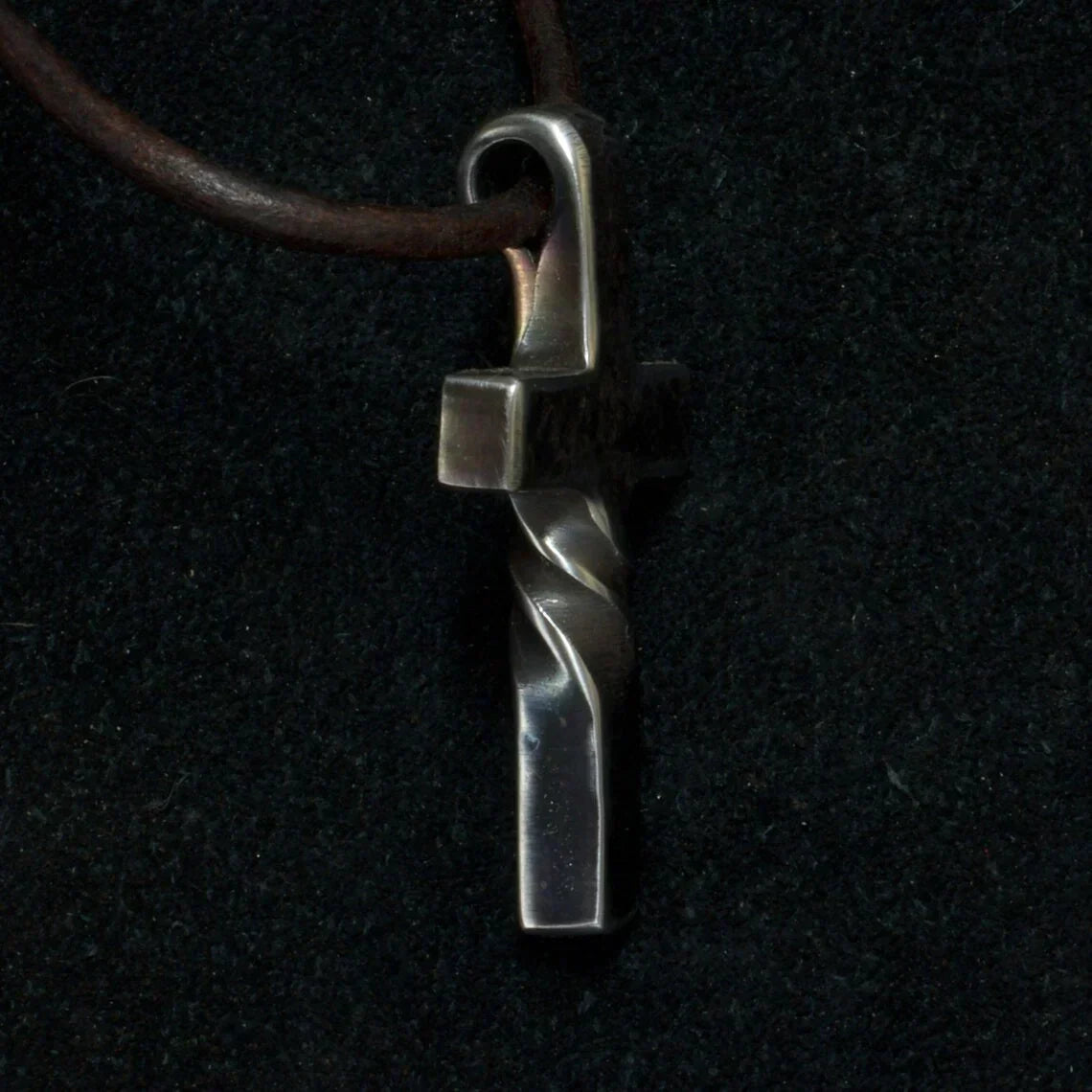 Handgemaakte Kruishanger met Verstelbare Lederen Ketting | Artisanaal Sieraad | Sansoti