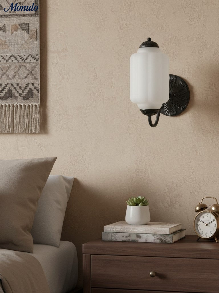 Melkglazen Wandlamp Eloise voor Hal en Slaapkamer | Vintage Wandverlichting met Melkwit Glas | Sansoti