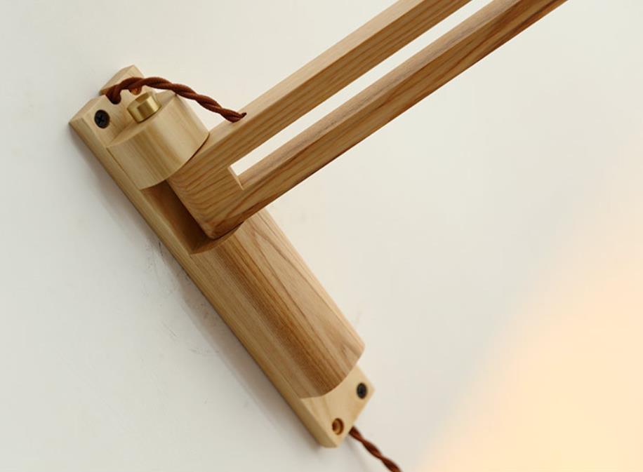 Applique murale extensible avec verre strié et bras en bois pour salon, chambre, entrée et coin lecture, éclairage d’ambiance | Sansoti