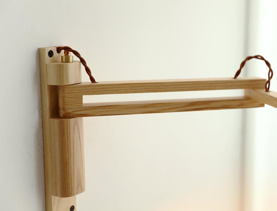 Applique murale extensible avec verre strié et bras en bois pour salon, chambre, entrée et coin lecture, éclairage d’ambiance | Sansoti