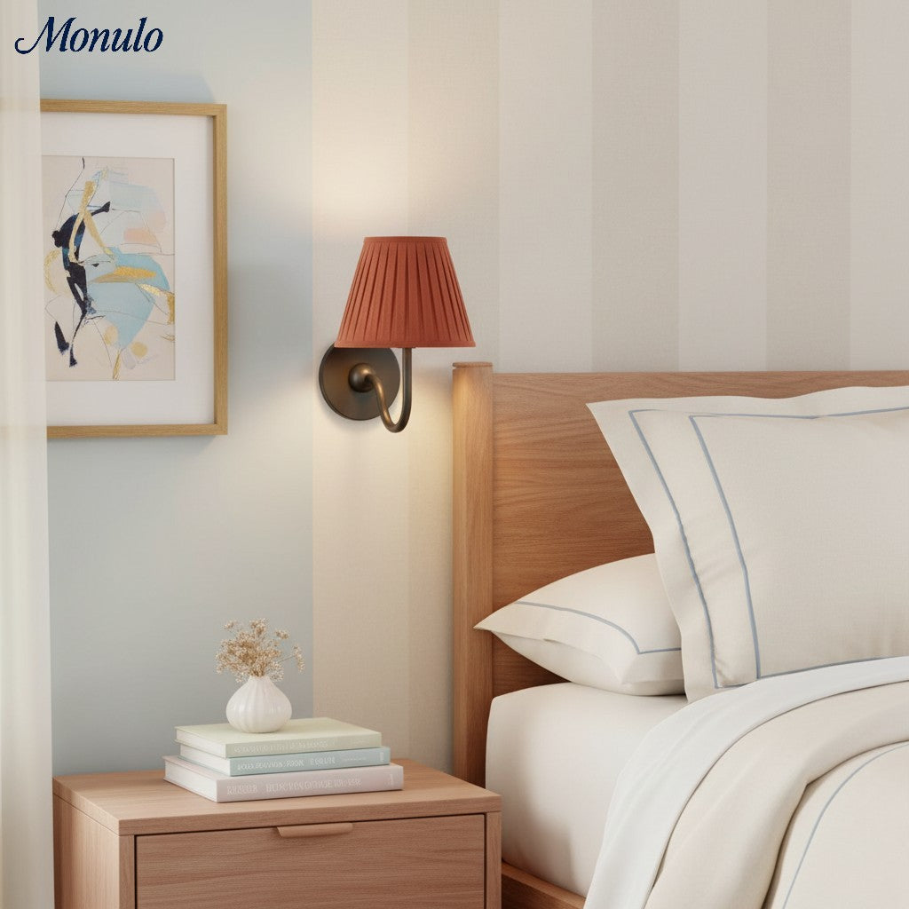Wandlamp met Geplisseerde Stoffen Kap – Klassieke Verlichting voor Slaapkamer en Woonkamer | Sansoti