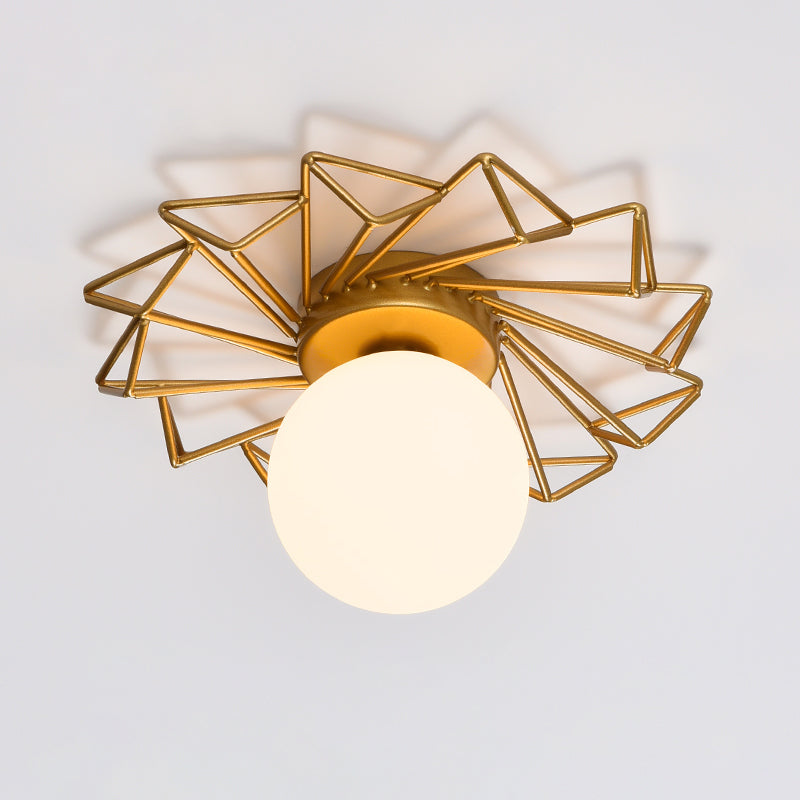 Plafonnier doré avec boule en verre crème douille G9 chambre salon design moderne plafonnier éclairage de plafond | Sansoti