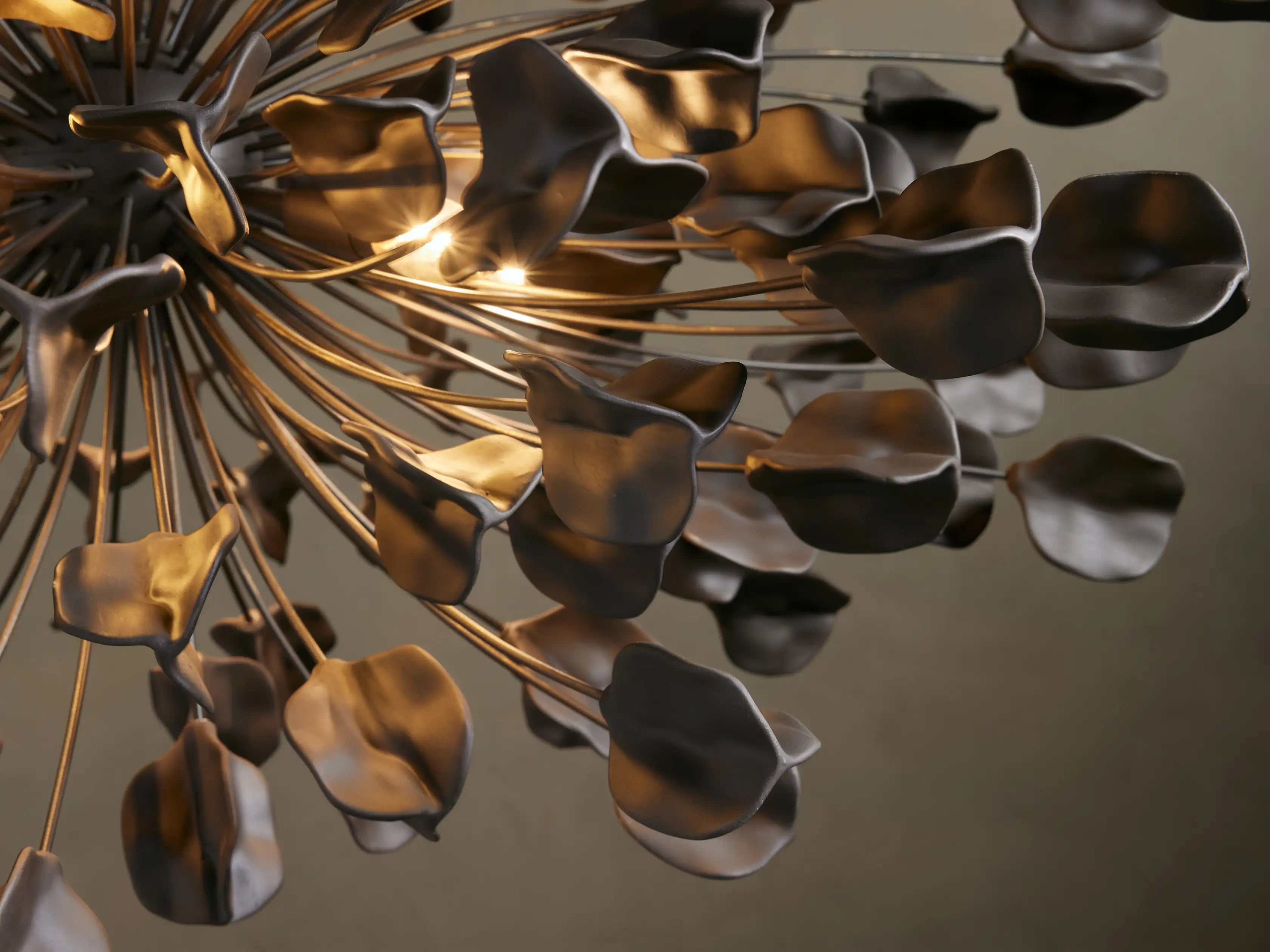Keramische Kroonluchter met 160 Bladmotieven 106 cm Messing Ivoor Brons Ebben Woonkamer Eetkamer Plantinspiratie | Sansoti