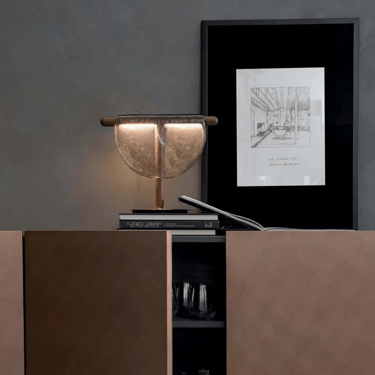 Halbmond-Tischleuchte aus Glas und Eisen, bernsteinfarbenes Gold, warmes Licht, skandinavisches Design, Touch-Bedienung, 33 cm, Wohnzimmer | Sansoti