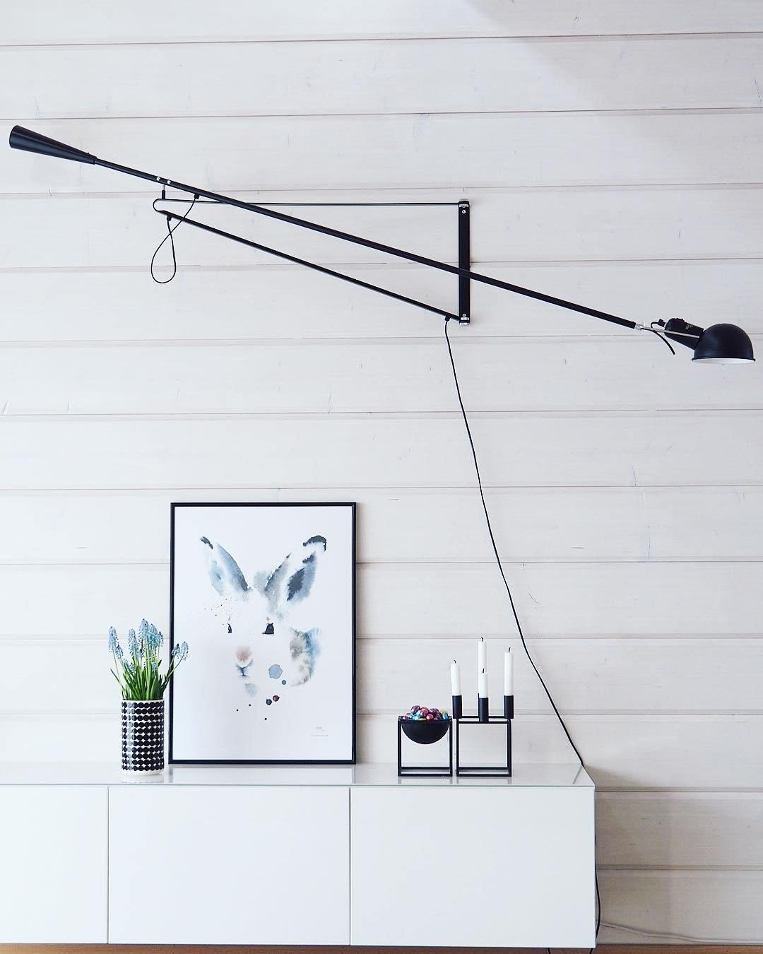 Industrielle Wandleuchte mit verstellbarem Arm aus Metall 135-205cm Schwarz Weiß Gerichtetem Licht E27 Schlafzimmer Wohnzimmer | Sansoti