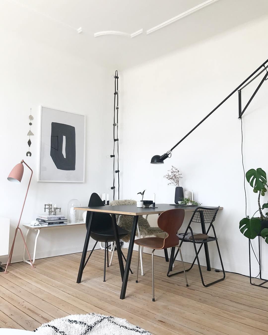 Industrielle Wandleuchte mit verstellbarem Arm aus Metall 135-205cm Schwarz Weiß Gerichtetem Licht E27 Schlafzimmer Wohnzimmer | Sansoti