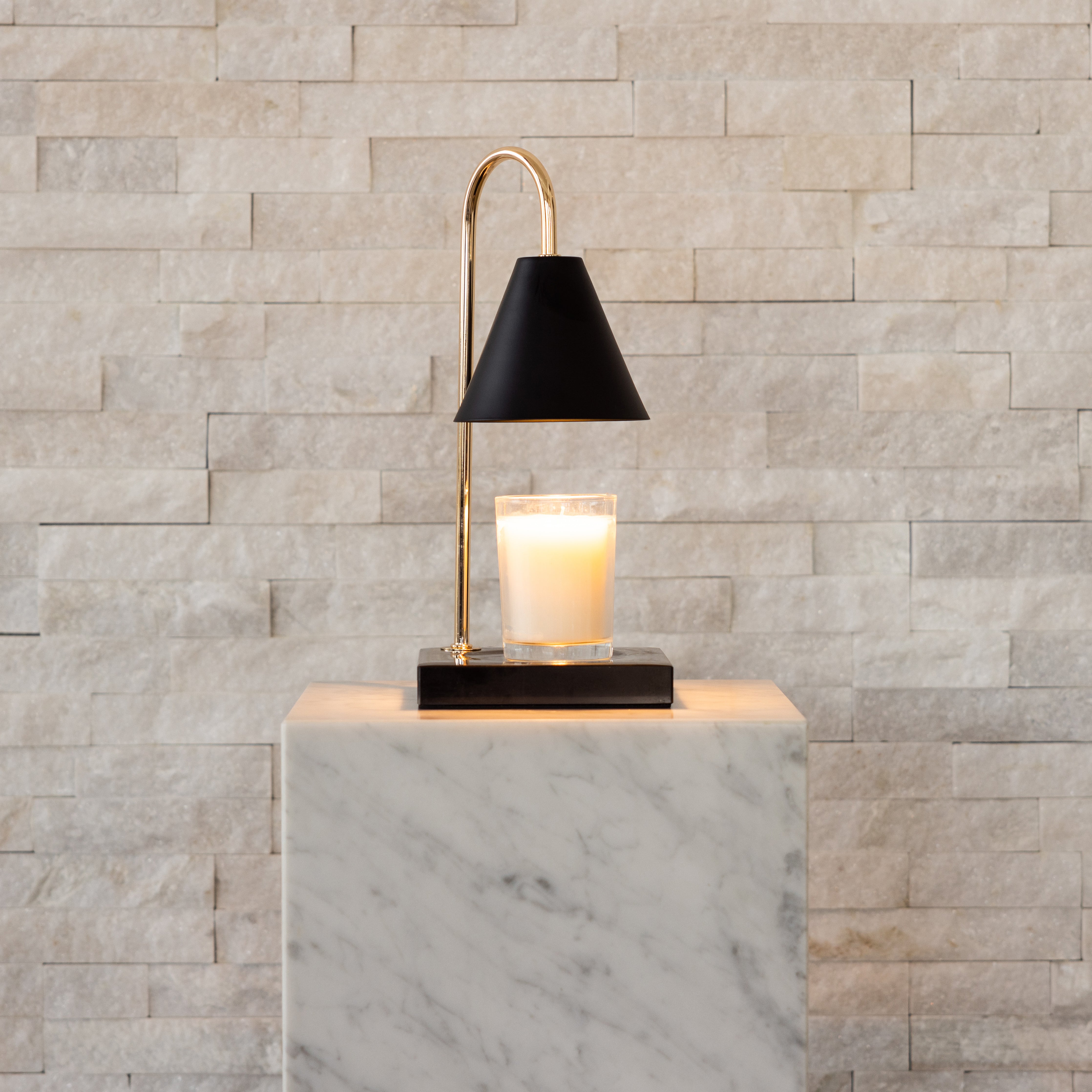 Luxuriöse Kerzenwärmerlampe mit zeitlosem Marmor-Finish und flammenloser Wärme | Restfield