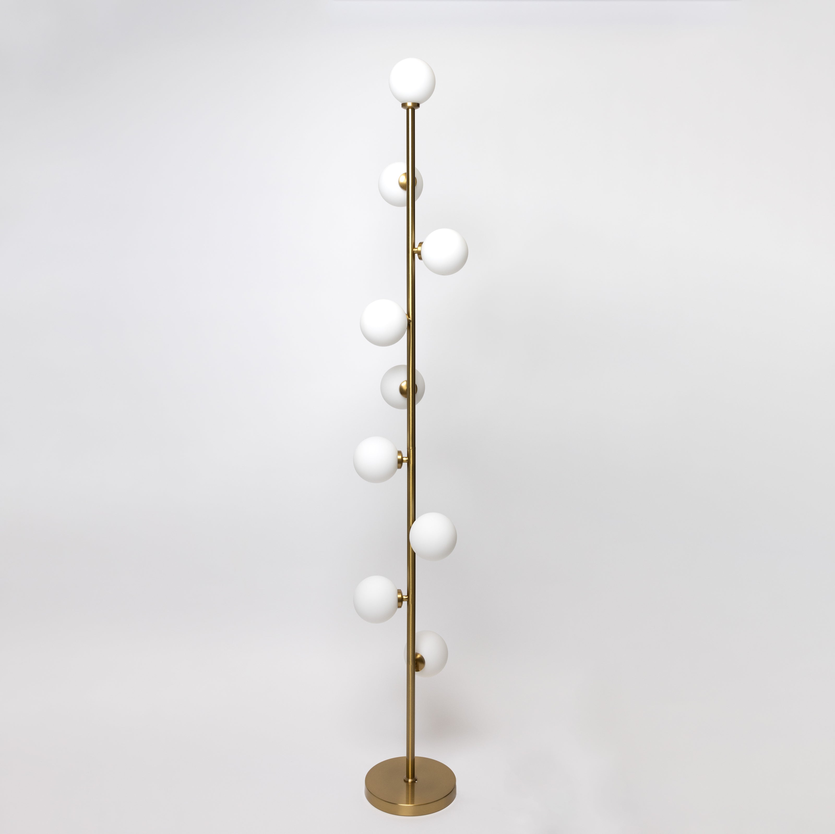 Skandinavische minimalistische Stehlampe mit Glaskugeln und warmem Licht | Restfield