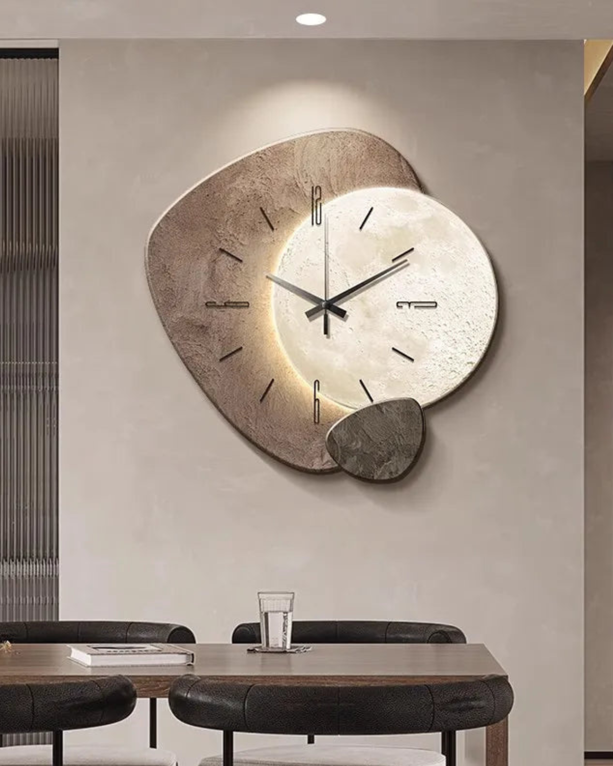 Wandklok met Maanreliëf en Optionele Verlichting Zwart Goud Betonlook Scandinavisch Interieur Decoratief Tijdweergave Woonkamer Slaapkamer Kantoor Modern Minimalistisch Wanddecoratie | Sansoti