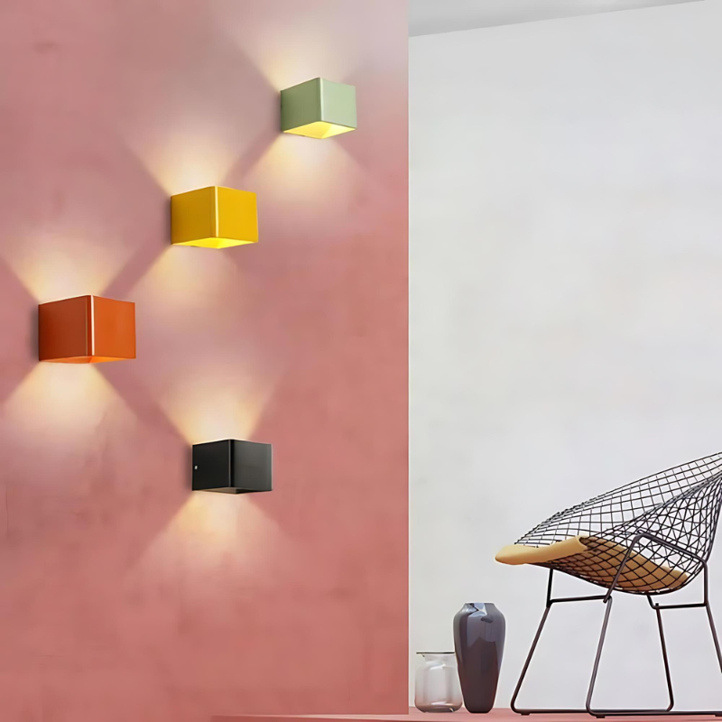 Quadratische LED-Wandleuchte aus Aluminium, warmweißes Licht, energiesparend, modernes minimalistisches Interieur-Design | Sansoti