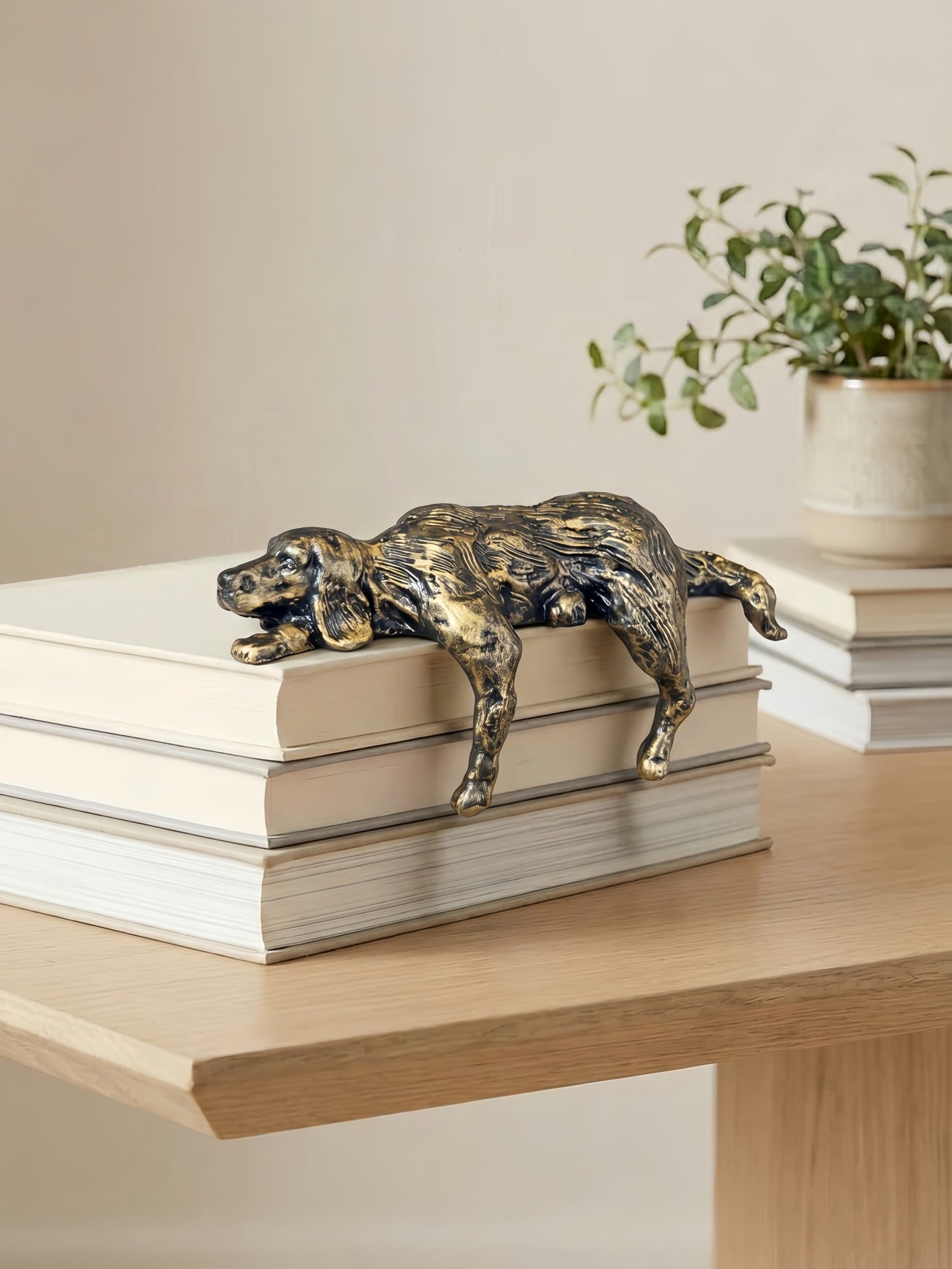 Geometrische Hondenbeeldje van IJzer – Minimalistisch Decoratief Sculptuur voor Bureau | Sansoti