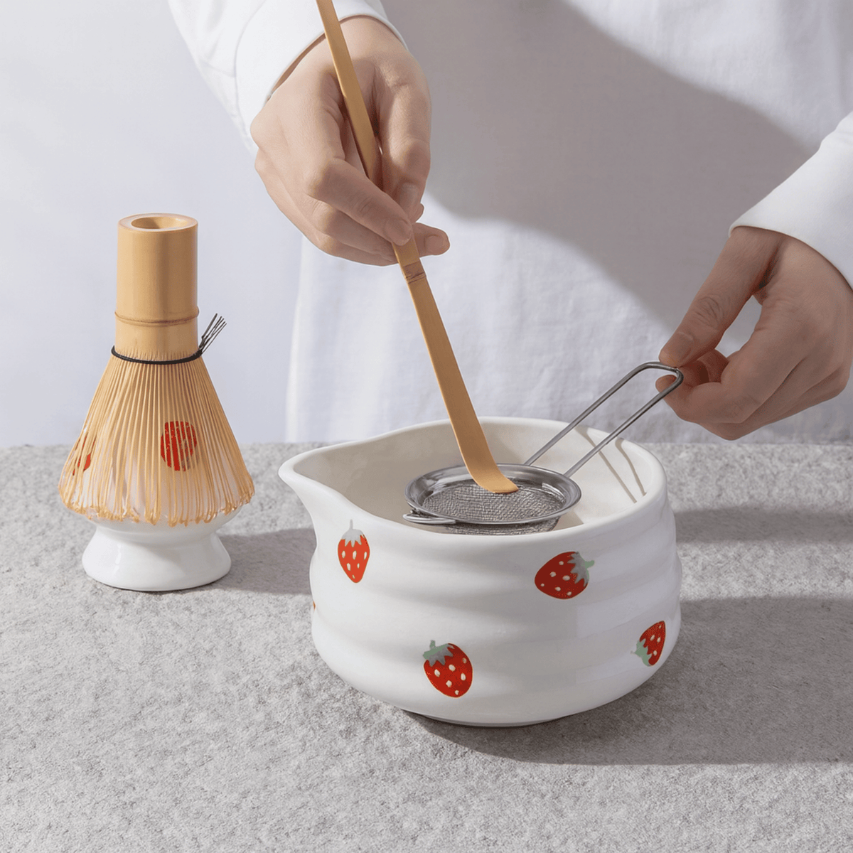 Matcha-Set aus Keramik und Bambus mit Schale, Besen, Sieb, Löffel und Halter, Tee-Zubehör im japanischen Stil für die Zeremonie | Sansoti